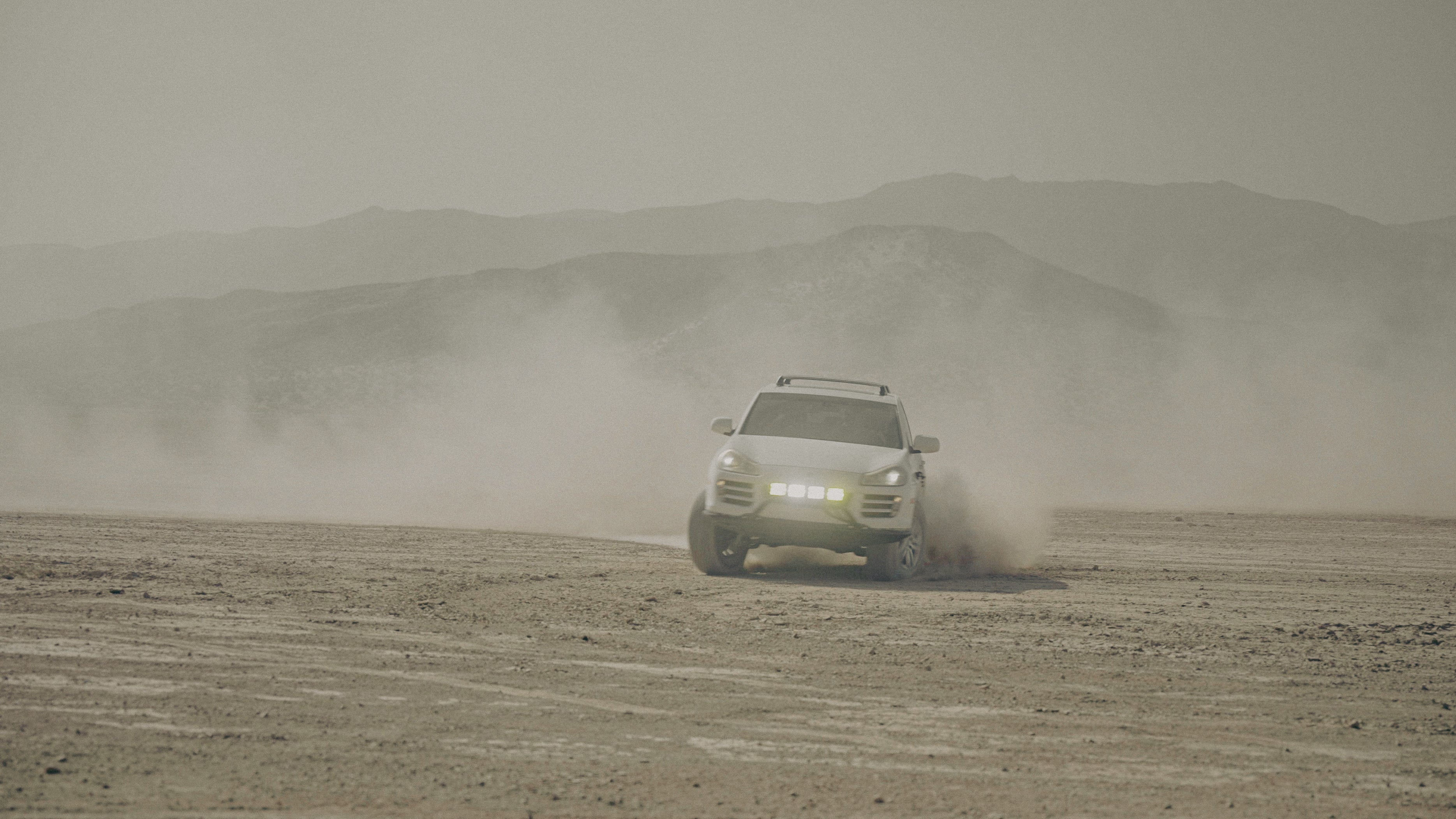 Adventour Outdoor | Porsche Cayenne Gen 1 955/957 (2002–2010) 2.5″ Coilovers Lift Kit with Adjuster and Reservoir