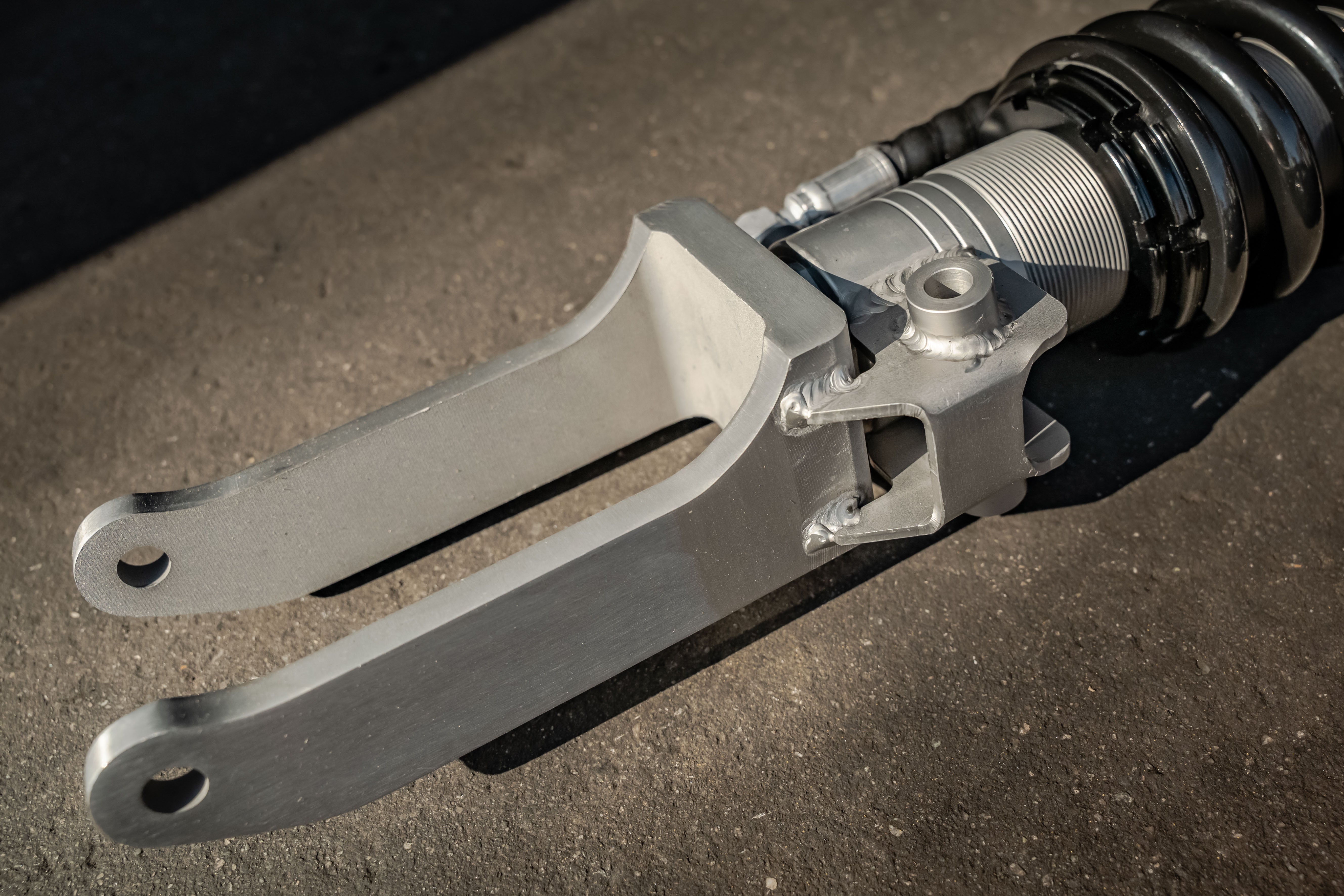 Adventour Outdoor | Porsche Cayenne Gen 1 955/957 (2002–2010) 2.5″ Coilovers Lift Kit with Adjuster and Reservoir