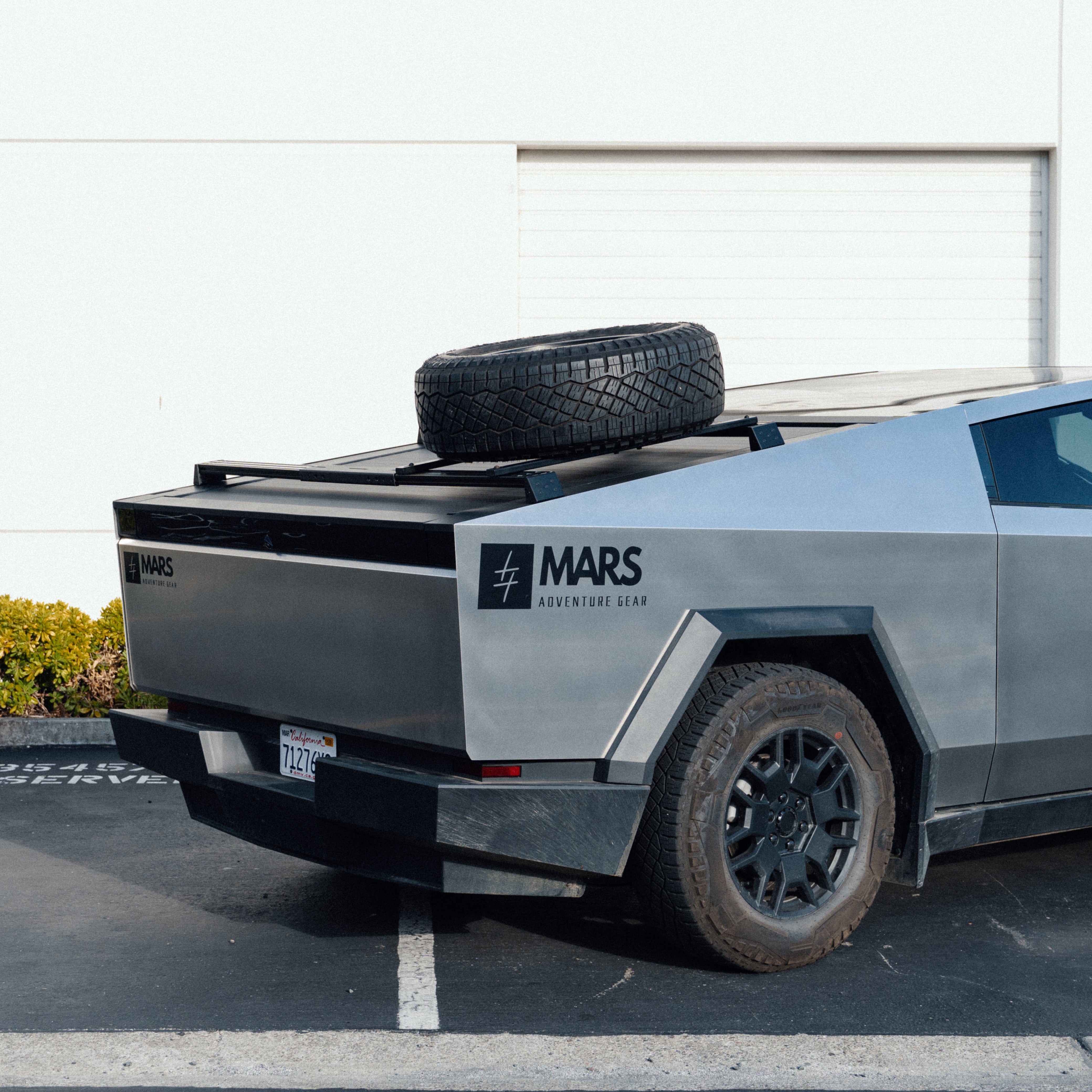 TESLA CYBERTRUCK MARS EXPEDITION™ TIRE RACK