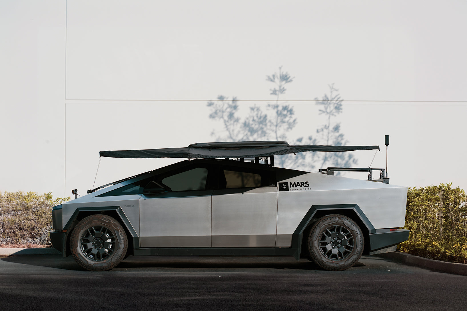 TESLA CYBERTRUCK MARS BASECAMP™ AWNING