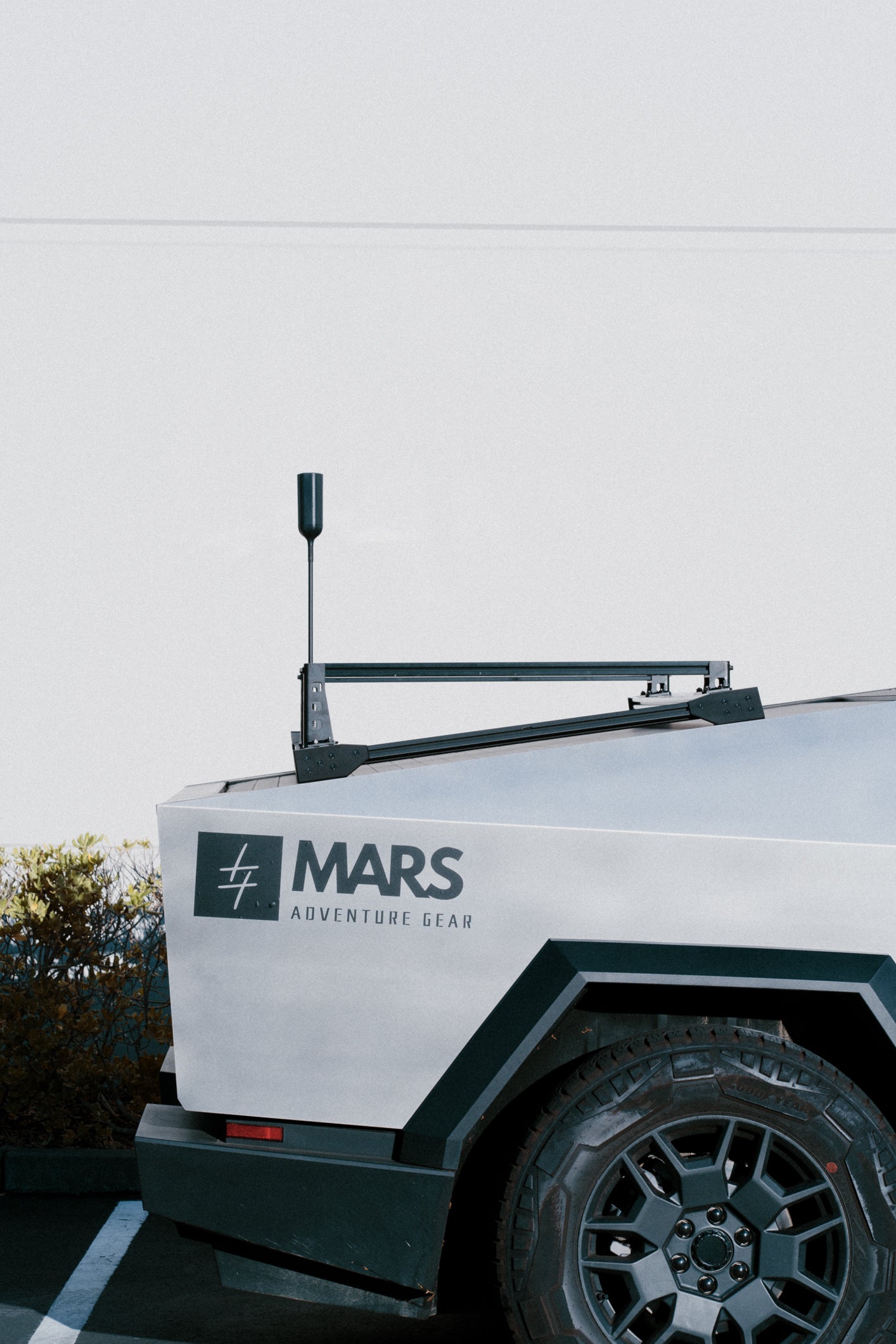 TESLA CYBERTRUCK MARS EXPEDITION™ LEVEL BAR (SET)