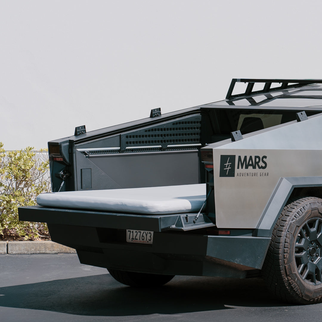 TESLA CYBERTRUCK MARS BASECAMP™ AIR MATTRESS