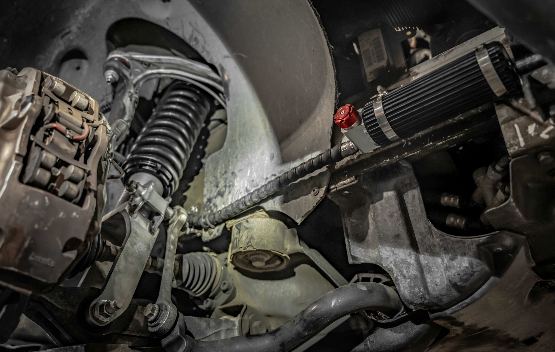 Adventour Outdoor | Porsche Cayenne Gen 1 955/957 (2002–2010) 2.5″ Coilovers Lift Kit with Adjuster and Reservoir